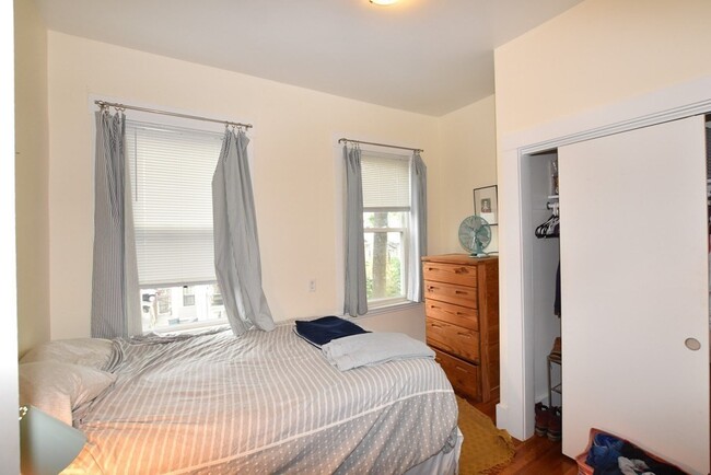 Building Photo - 135 Otis St