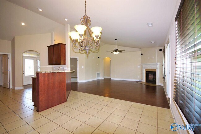 Building Photo - 115 Swan Pond Dr