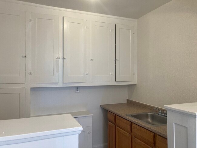 Building Photo - 1725 Van Dyke St