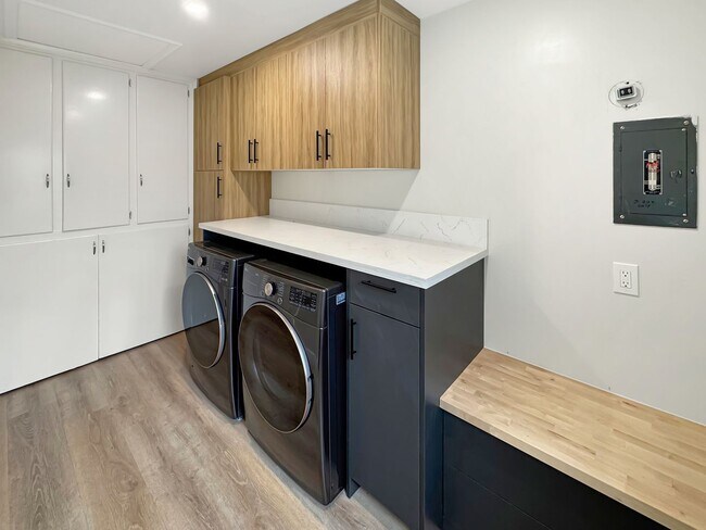 Building Photo - Updated Boise North End Home with Private Balcony, Garage & Easy Access to Trails and Dining