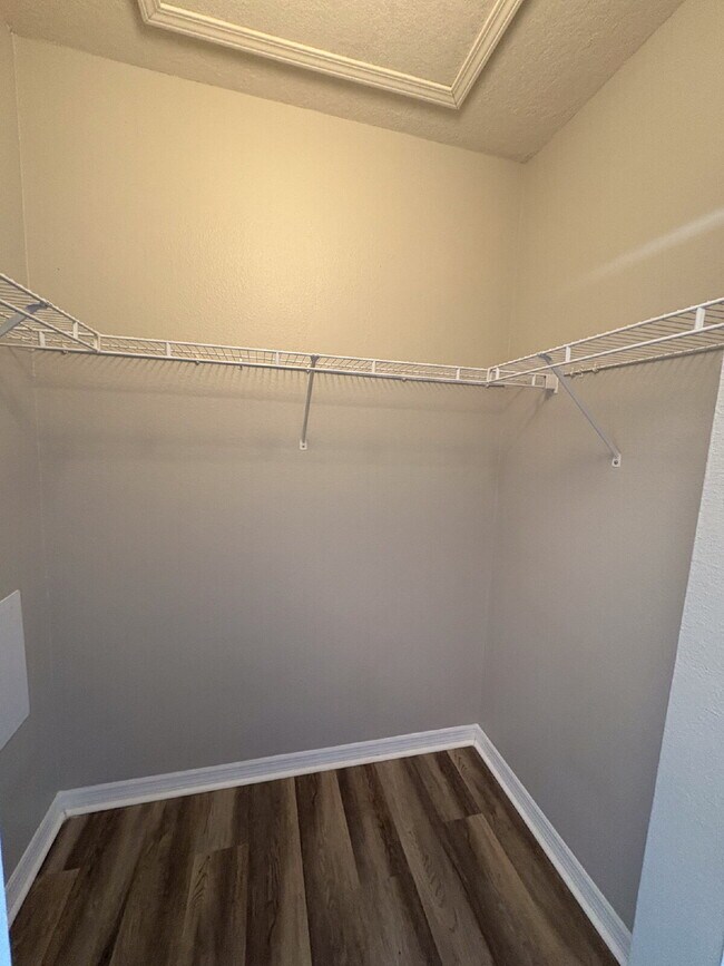 Building Photo - Spacious renovated 3-Bed, 2-Bath in VOB Riverview