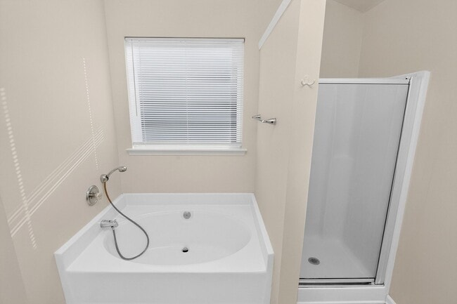 Building Photo - Beautiful Four Bedroom in Crismark Community!