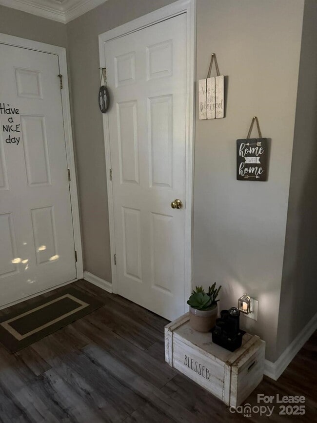 Building Photo - 18506 Oakhurst Blvd