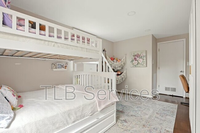 Building Photo - 7938 Elm Dr