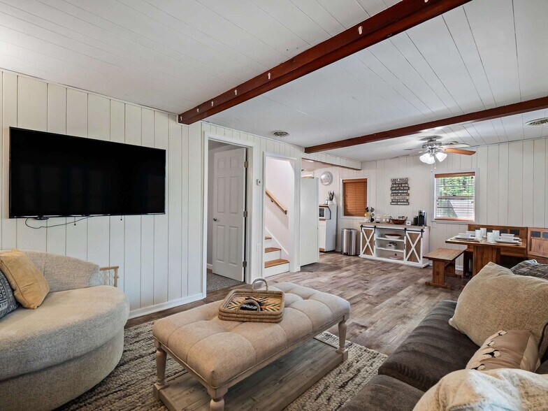 Building Photo - 7268 Leafygreen St