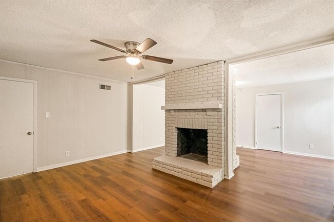 Building Photo - 3701 Joslyn St