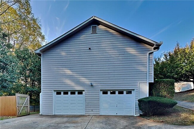 Building Photo - 132 Hickory View Ln