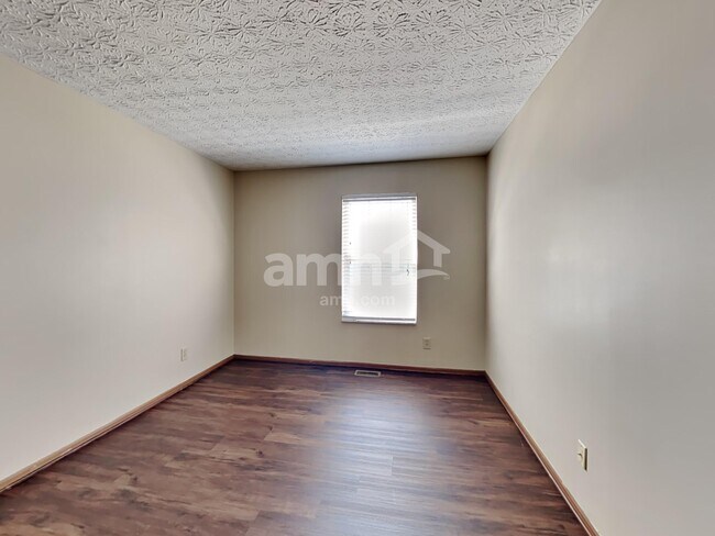 Building Photo - 2661 Hardwood Ave