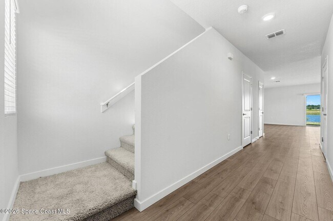Building Photo - 9732 Venetian Sq