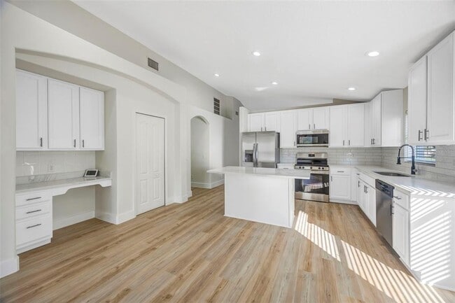 Building Photo - 19026 Fishermans Bend Dr