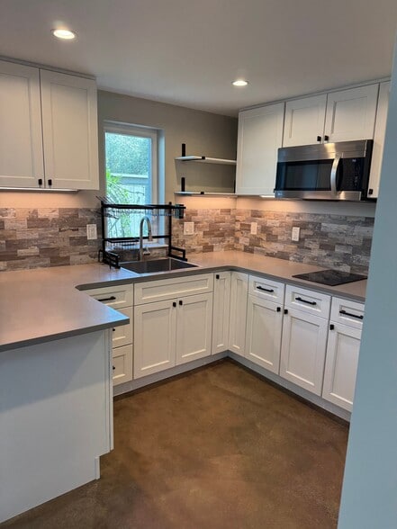 Building Photo - 2216 1/2 Motta St