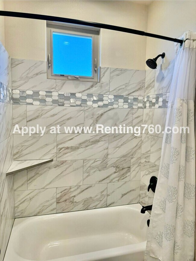 Building Photo - Newer 4 Bedroom 3 Bathroom Home With Solar...