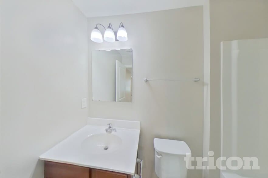 Building Photo - 656 McCormick Ln