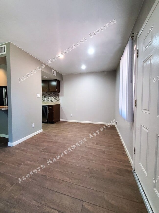 Building Photo - UPDATED 2 story townhome FOR RENT  **SAVE ...