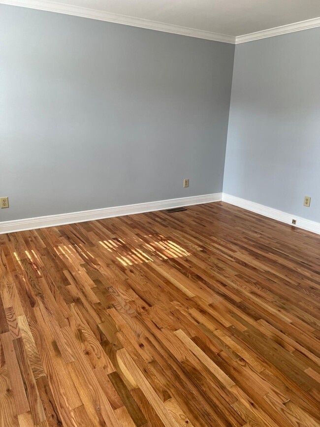 Building Photo - 929 Woodglen Ct