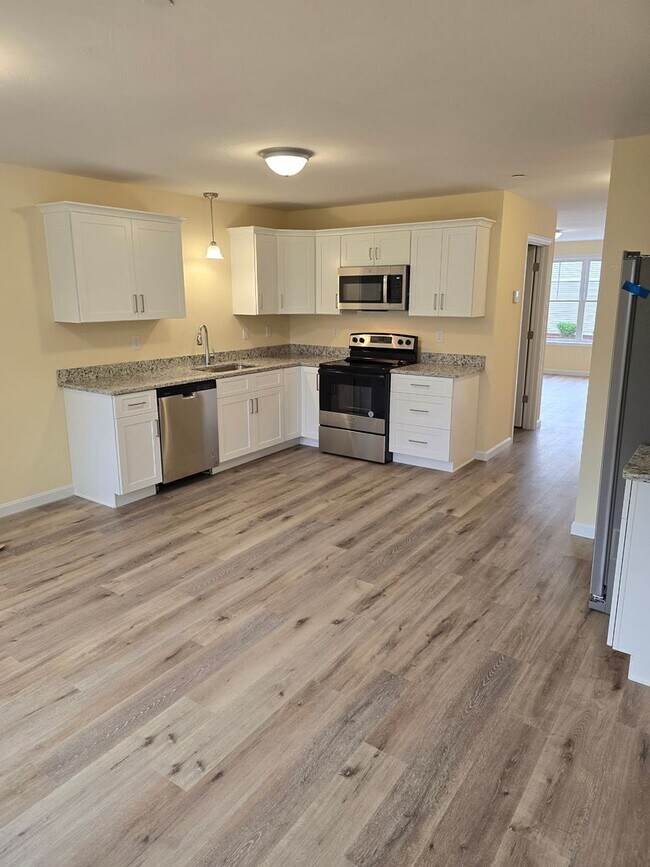 Building Photo - Megway Ct. (2-5)