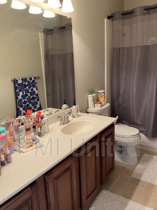 Building Photo - 15620 Gatehouse Dr