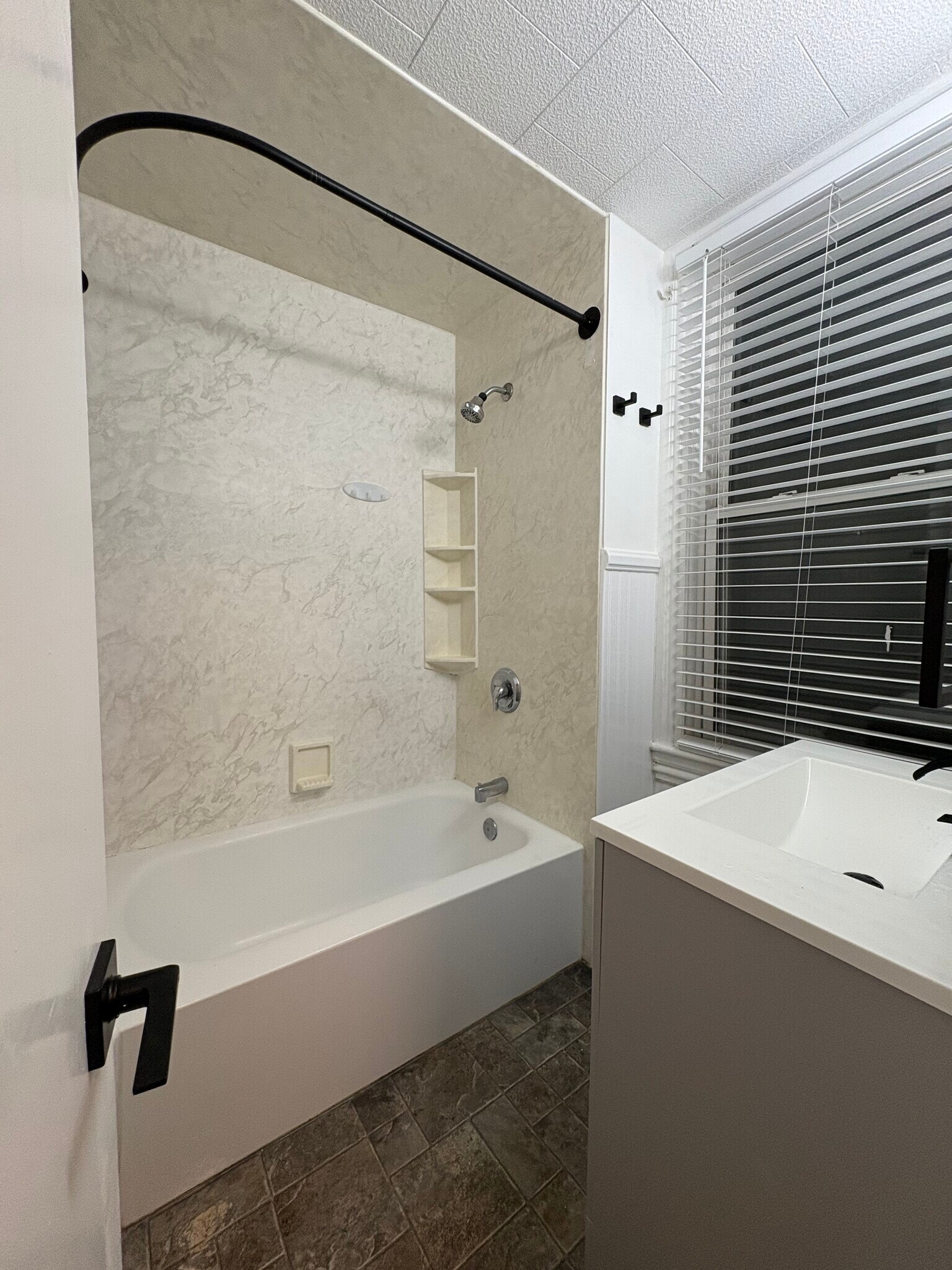 Building Photo - 2030 Hanover Ave