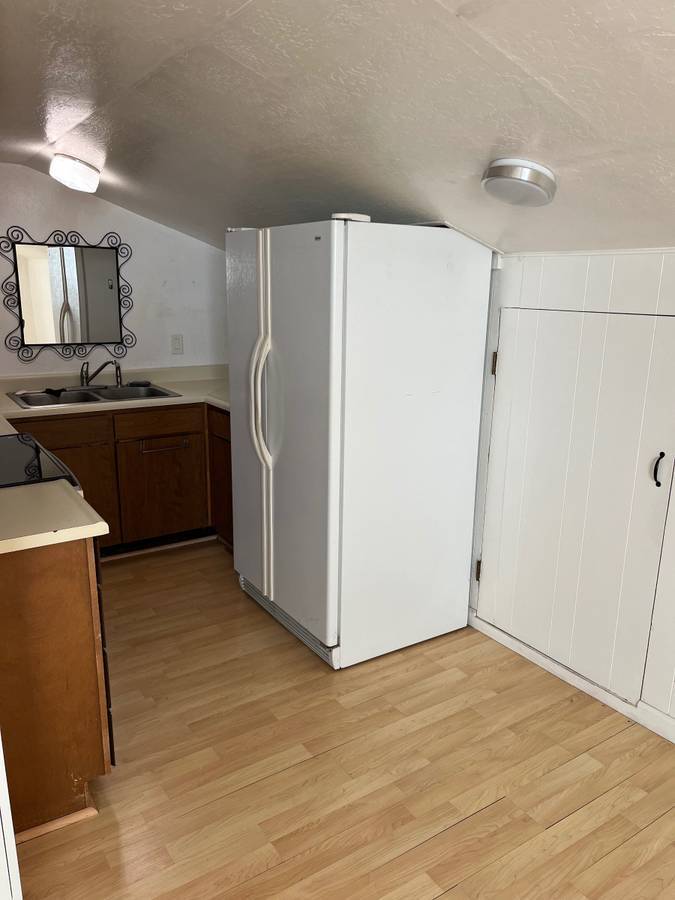 Building Photo - 395 Lagunita Dr