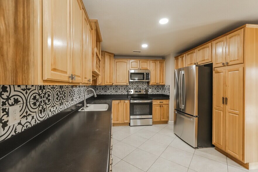 Building Photo - 1915 S 39th St