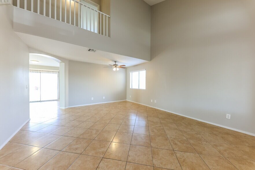 Building Photo - 1304 S 159th Ave