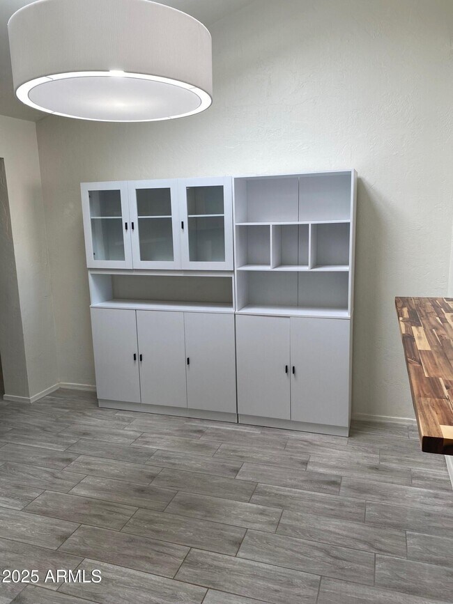 Building Photo - 1821 W Libby St