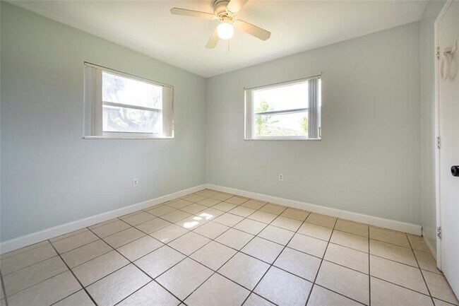 Building Photo - 6170 SW 43rd St