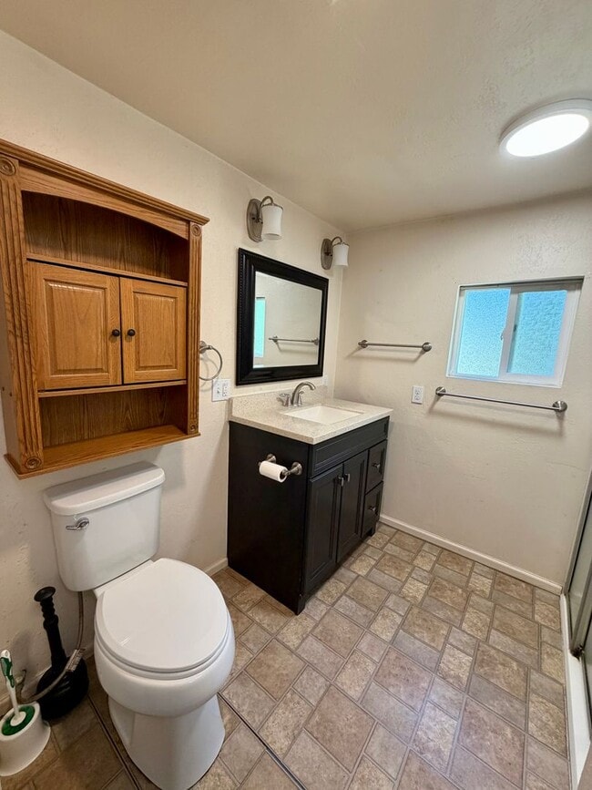 Building Photo - Cozy 3BR Home with Fenced Yard – Available Now!