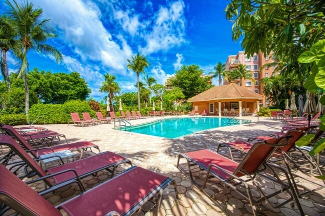 Building Photo - 3 bedroom 2.5 bathroom furnished condo