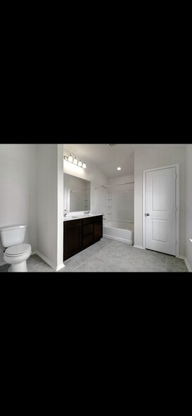 Building Photo - 124 Rocroi Dr