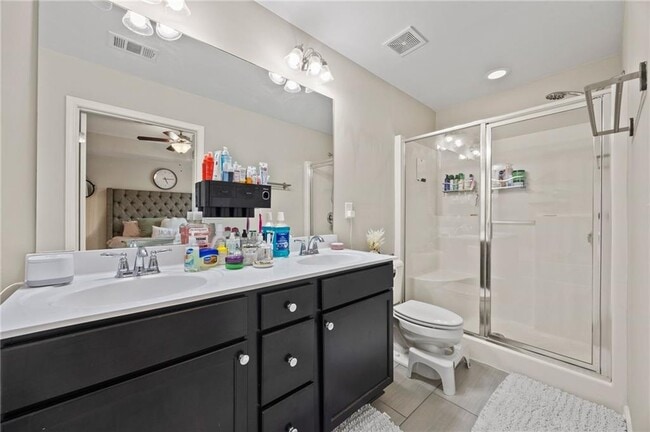 Building Photo - 5011 Longview Walk