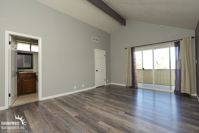 Building Photo - Spacious 4Bdm 2.5Ba Home with Loft in Las Vegas