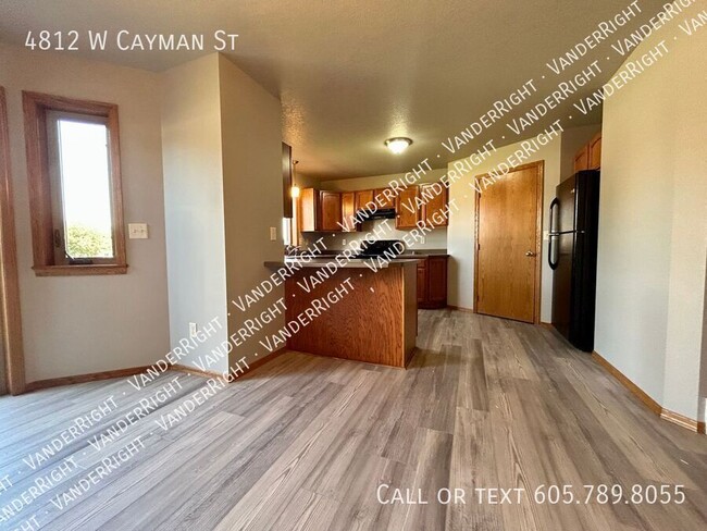 Building Photo - 4812 W Cayman St
