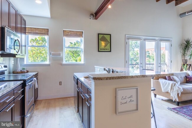 Building Photo - 2201 2nd St NW