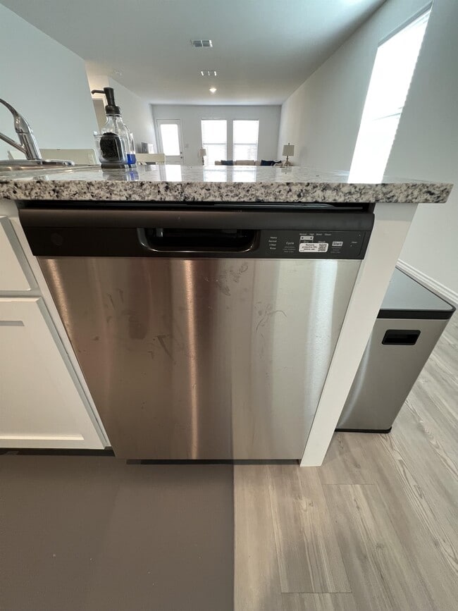 Building Photo - 8523 Grosbeak Cv