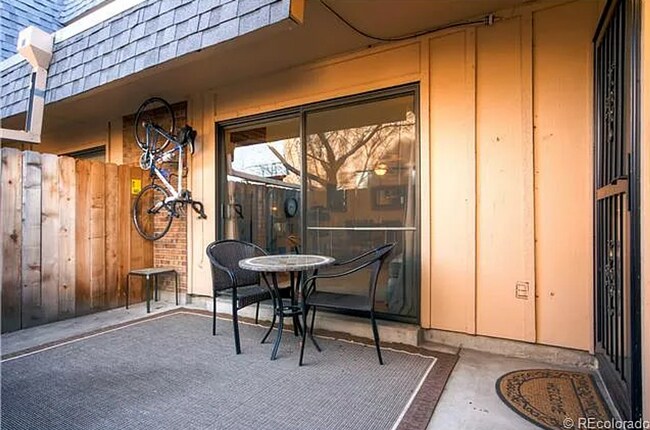 Building Photo - Large, Lovely 2BD/1.5BA Townhouse-Style Condo — Steps from Highline Canal!