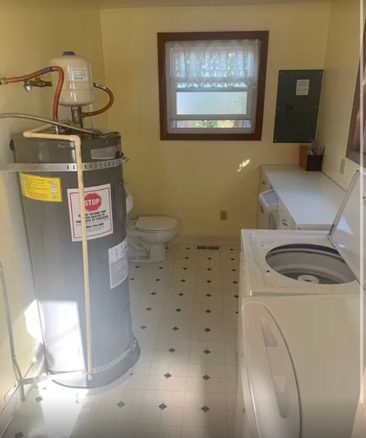 Half-bathroom & laundry room, side entry. - 915 John Adams St