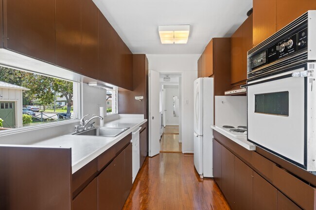 Building Photo - 5342 Emporia Ave
