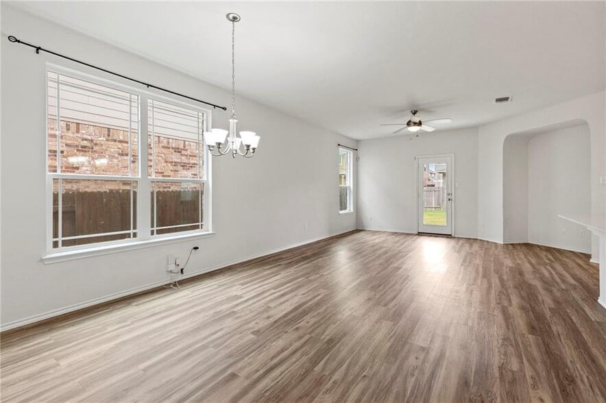 Building Photo - 201 Danablu Dr