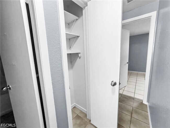 Building Photo - 6617 Warwick Cir