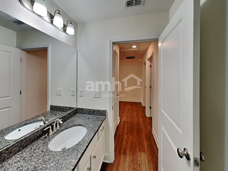 Building Photo - 8553 Highfield Ave