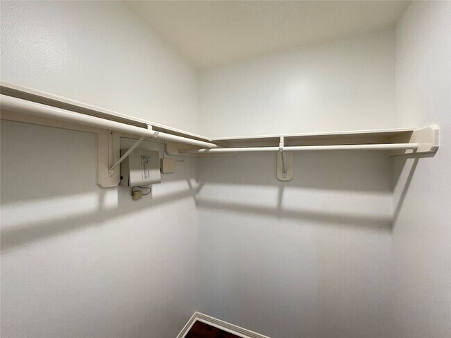 Building Photo - 1602 Lawick Cir