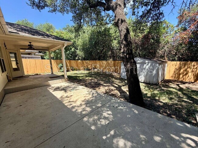 Building Photo - 1517 Hawk Dr