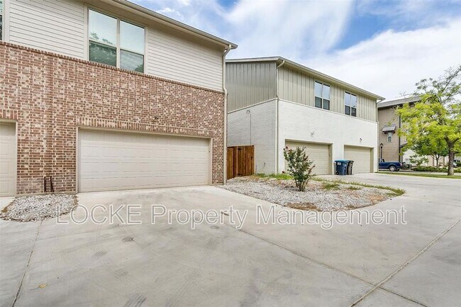 Building Photo - 205 Athenia Dr