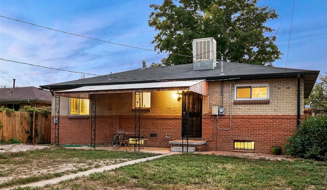 Building Photo - Furnished 3 bedroom 1 bathroom apartment