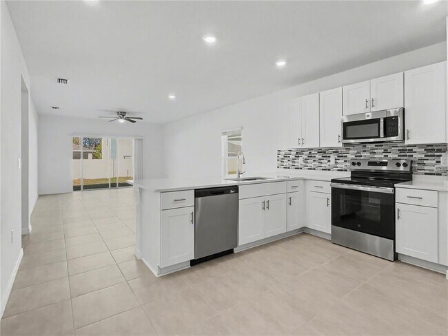 Building Photo - 1931 Rosewood Cir