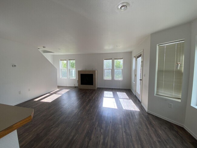 Building Photo - Garfield St Duplex