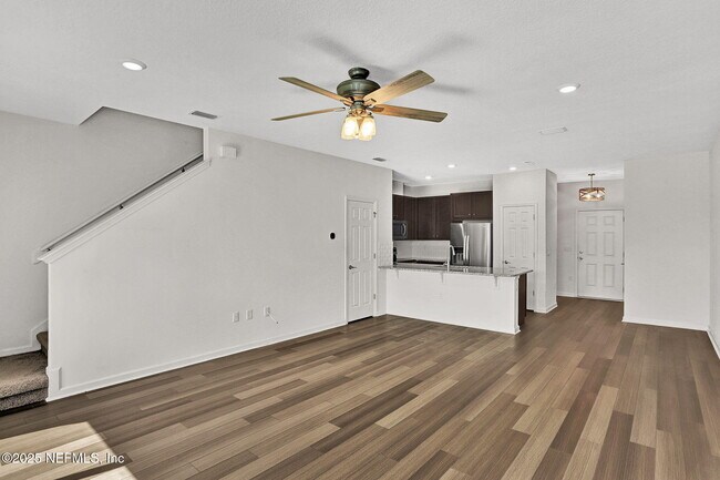 Building Photo - 92 Silver Fern Dr