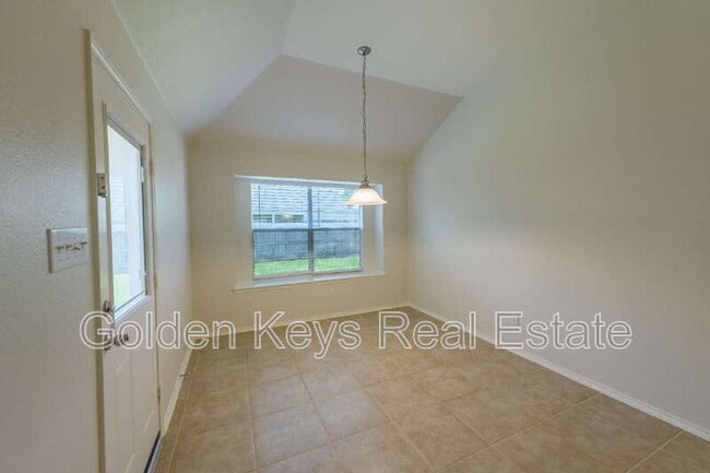 Building Photo - 672 S Heights Dr