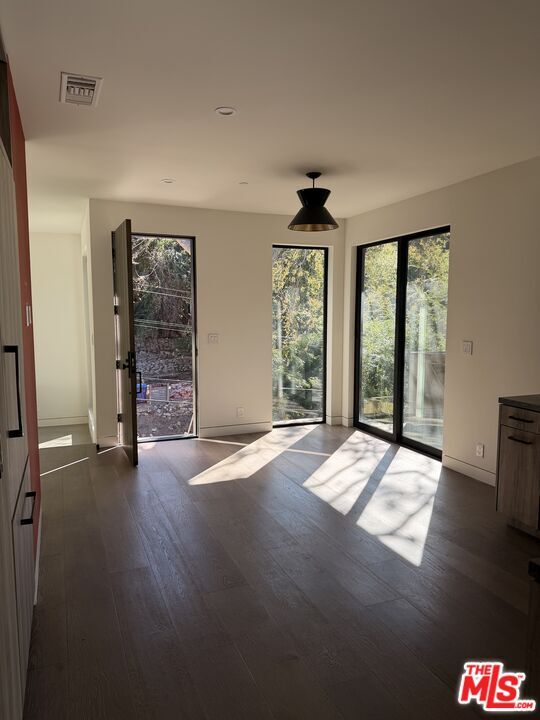 Building Photo - 4517 Cleland Ave